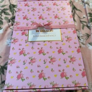 NIB STANLEY LOVESHACKFANCY 40 OZ IBIZA SUNSET TUMBKET